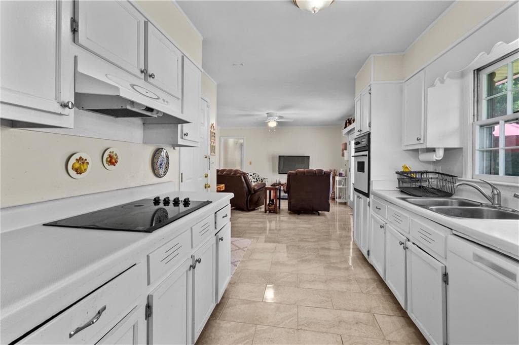 3 bedroom, 2 bathroom, 1,538 sq ft single family residence under contract at 1713 Kimberly Drive, Marietta, GA 30008 — photo 10
