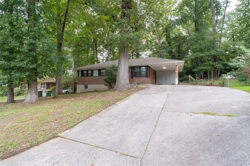 3 bedroom, 2 bathroom, 975 sq ft single family residence for sale at 4642 Bartlett Road, Forest Park, GA 30297 — photo 2
