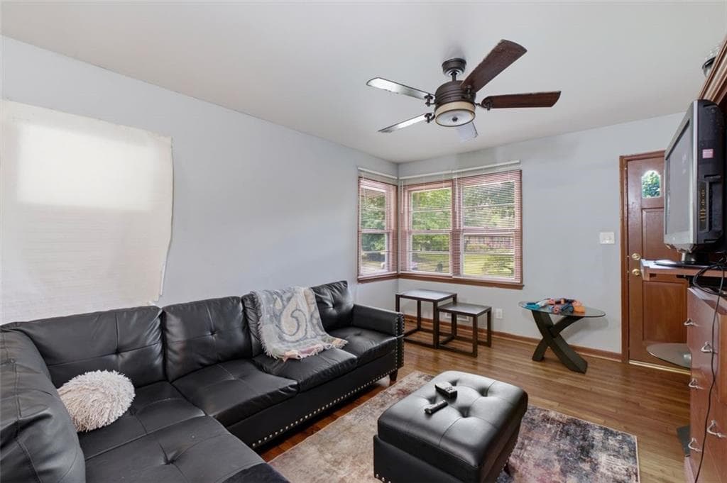 3 bedroom, 2 bathroom, 975 sq ft single family residence for sale at 4642 Bartlett Road, Forest Park, GA 30297 — photo 5
