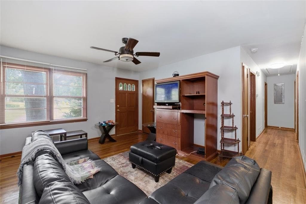 3 bedroom, 2 bathroom, 975 sq ft single family residence for sale at 4642 Bartlett Road, Forest Park, GA 30297 — photo 6