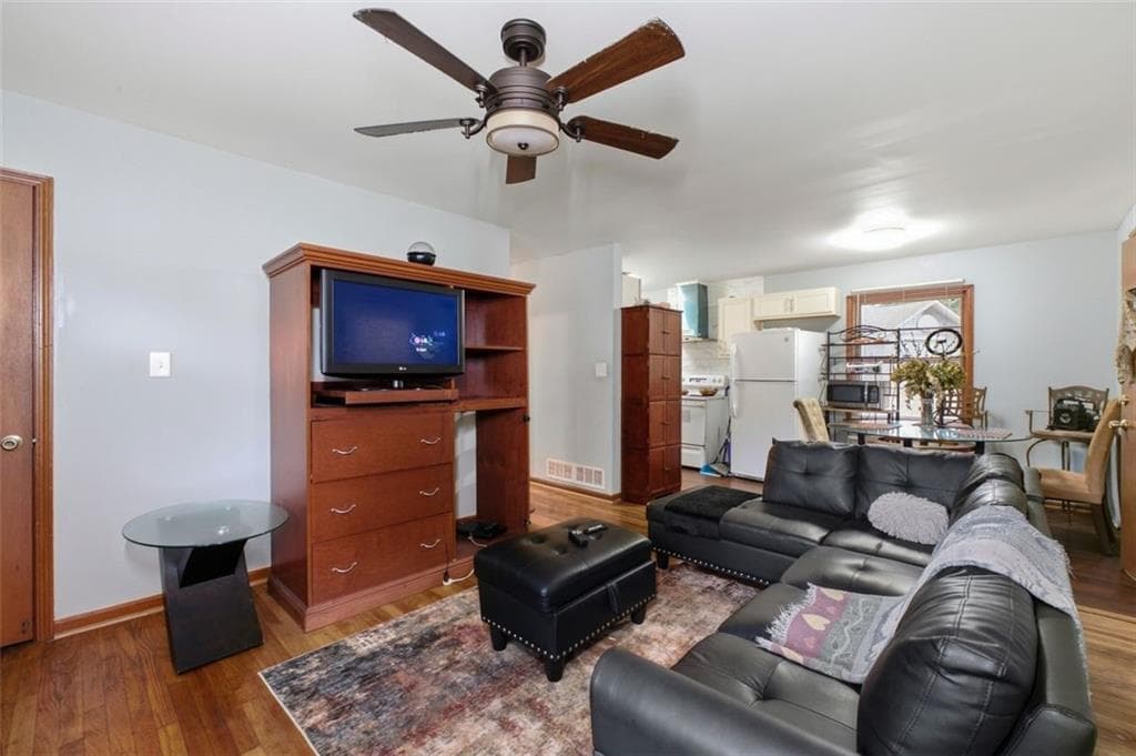 3 bedroom, 2 bathroom, 975 sq ft single family residence for sale at 4642 Bartlett Road, Forest Park, GA 30297 — photo 8