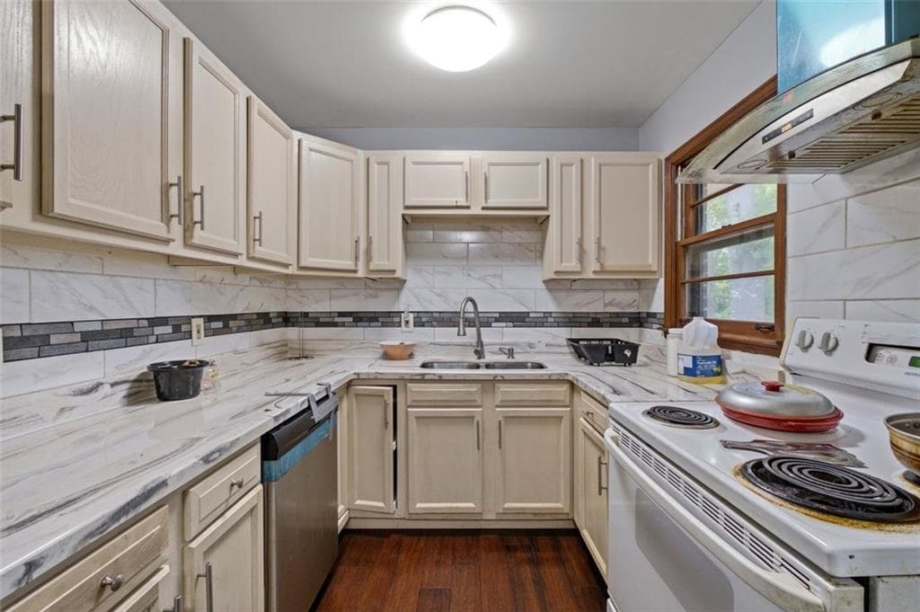 3 bedroom, 2 bathroom, 975 sq ft single family residence for sale at 4642 Bartlett Road, Forest Park, GA 30297 — photo 10