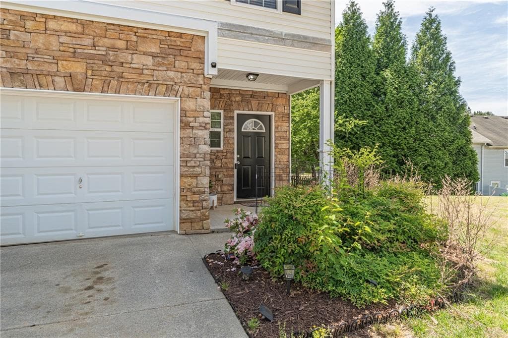 3 bedroom, 3 bathroom, 1,740 sq ft townhouse for rent at 4834 Zephyr Cove Place, Flowery Branch, GA 30542 for $1,875 a month — photo 4