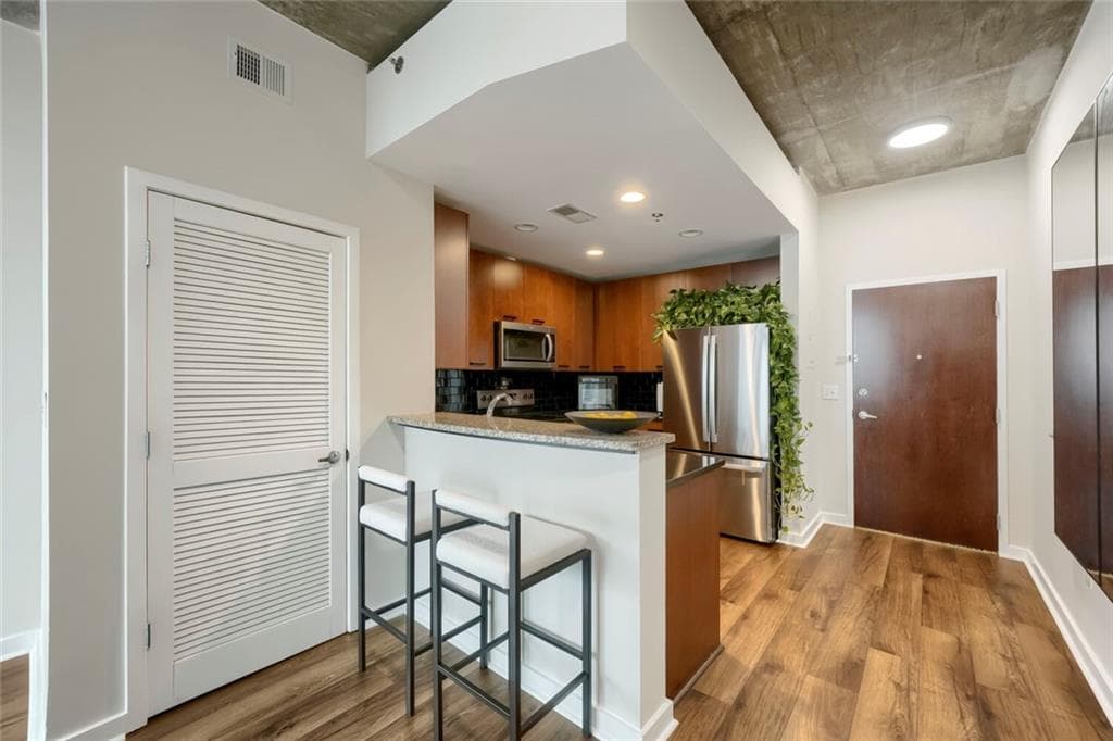 1 bedroom, 1 bathroom, 764 sq ft condominium for sale at 3324 Peachtree Road 810, Atlanta, GA 30326 — photo 6