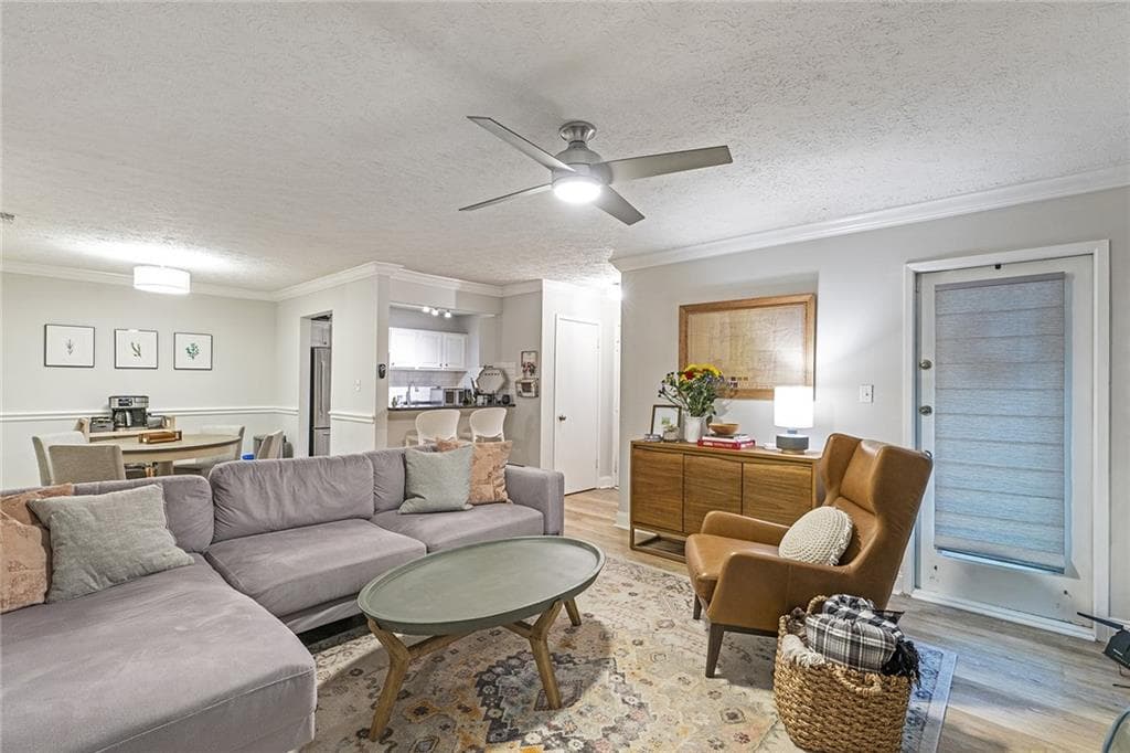 2 bedroom, 2 bathroom, 1,060 sq ft condominium for rent at 6800 Glenridge Drive 6820a, Atlanta, GA 30328 for $1,700 a month — photo 7