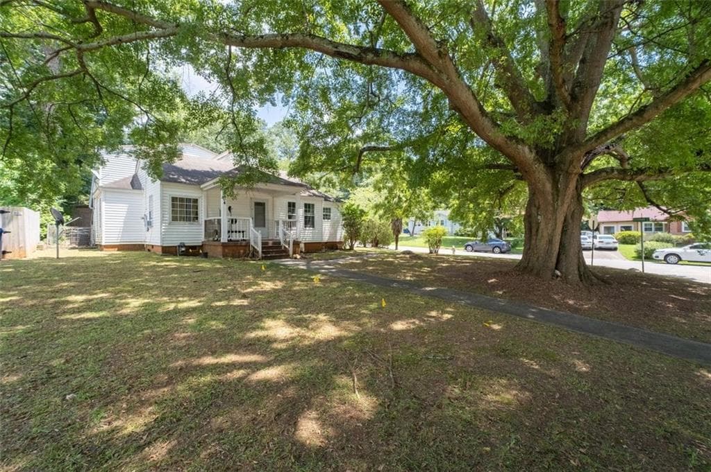 4 bedroom, 3 bathroom, 2,072 sq ft single family residence under contract at 2304 Jernigan Drive, Atlanta, GA 30315 — photo 5