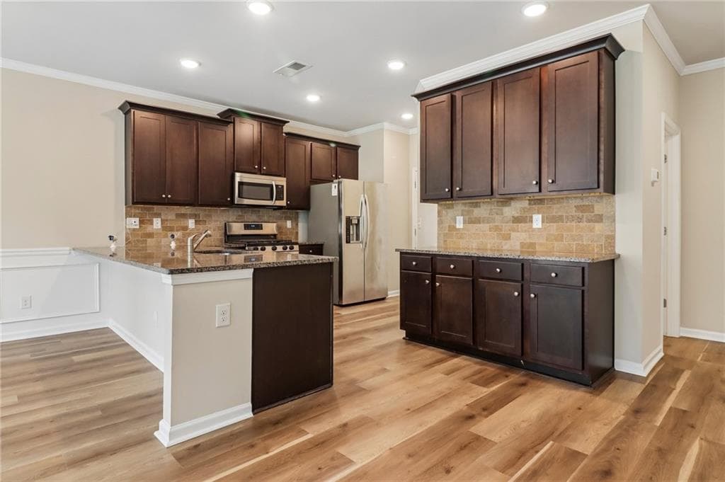 4 bedroom, 3 bathroom, 1,942 sq ft townhouse for sale at 2714 Shetley Creek Drive, Norcross, GA 30071 — photo 4