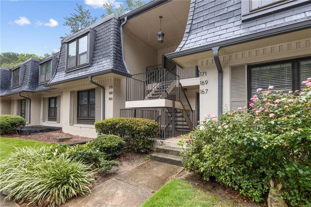 2 bedroom, 2 bathroom, 1,200 sq ft condominium under contract at 167 Maribeau Square, Atlanta, GA 30327