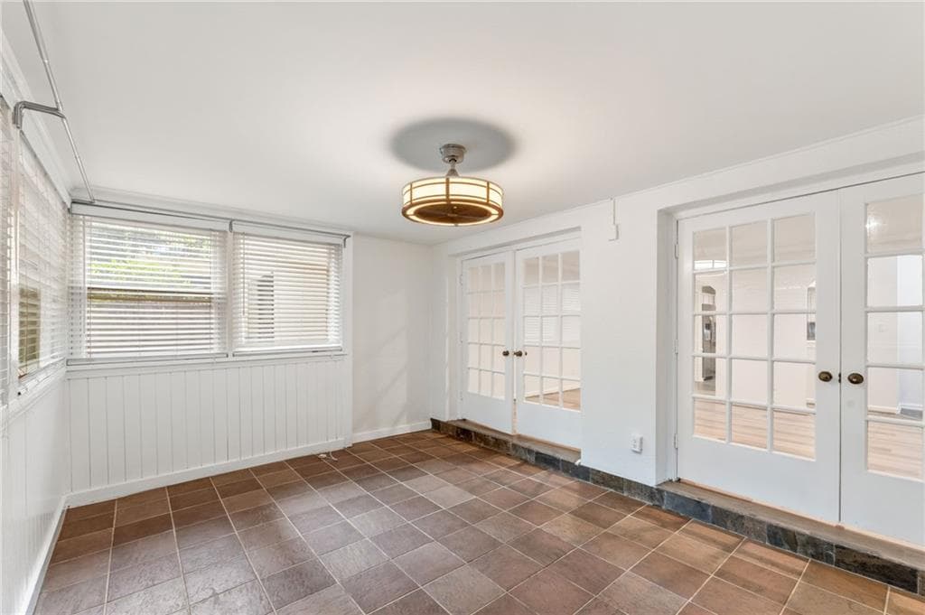2 bedroom, 2 bathroom, 1,200 sq ft condominium under contract at 167 Maribeau Square, Atlanta, GA 30327 — photo 6