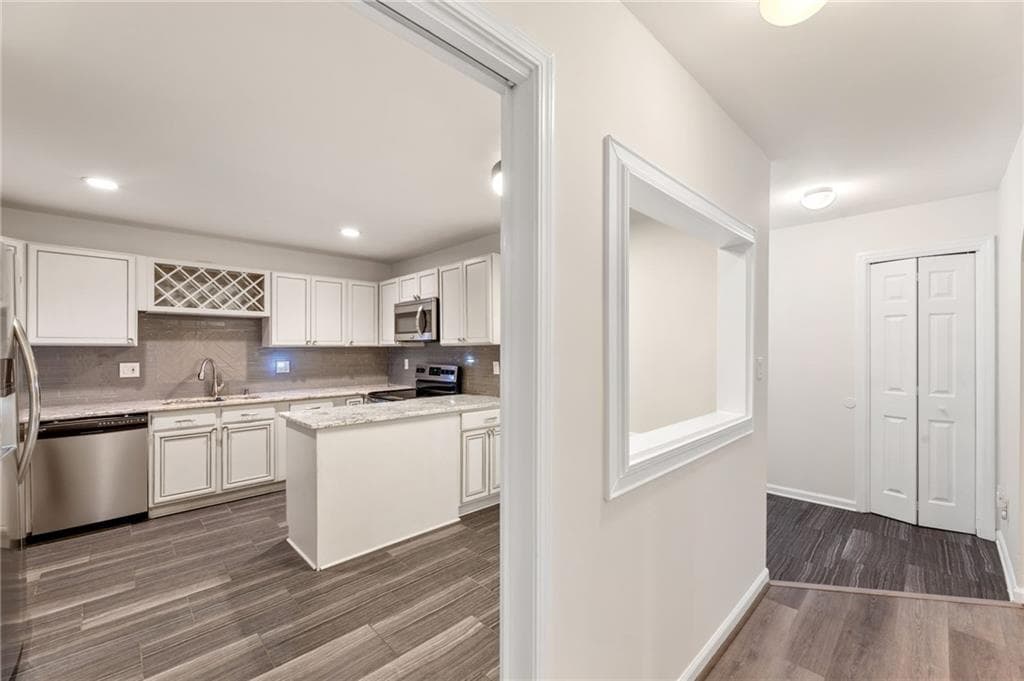 2 bedroom, 2 bathroom, 1,200 sq ft condominium under contract at 167 Maribeau Square, Atlanta, GA 30327 — photo 7