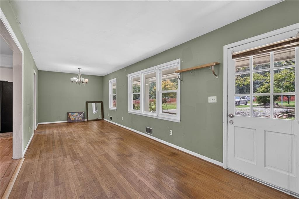 3 bedroom, 2 bathroom, 1,435 sq ft single family residence for sale at 210 Cumming Street, Alpharetta, GA 30009 — photo 5