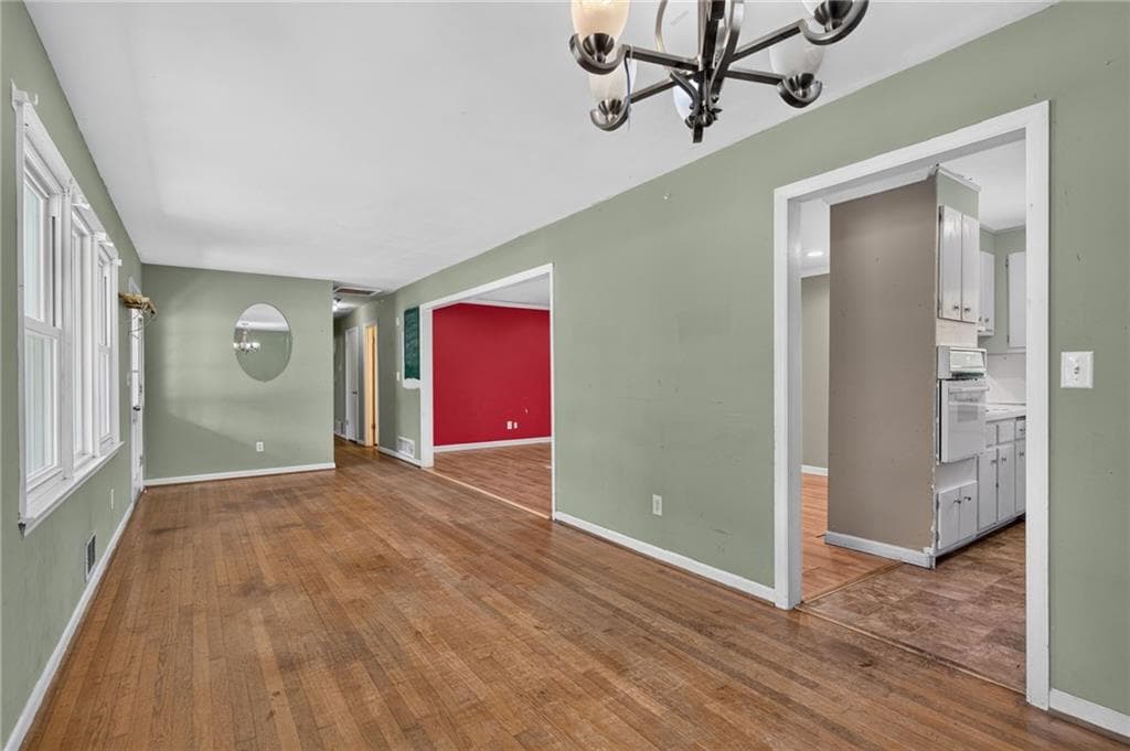 3 bedroom, 2 bathroom, 1,435 sq ft single family residence for sale at 210 Cumming Street, Alpharetta, GA 30009 — photo 7