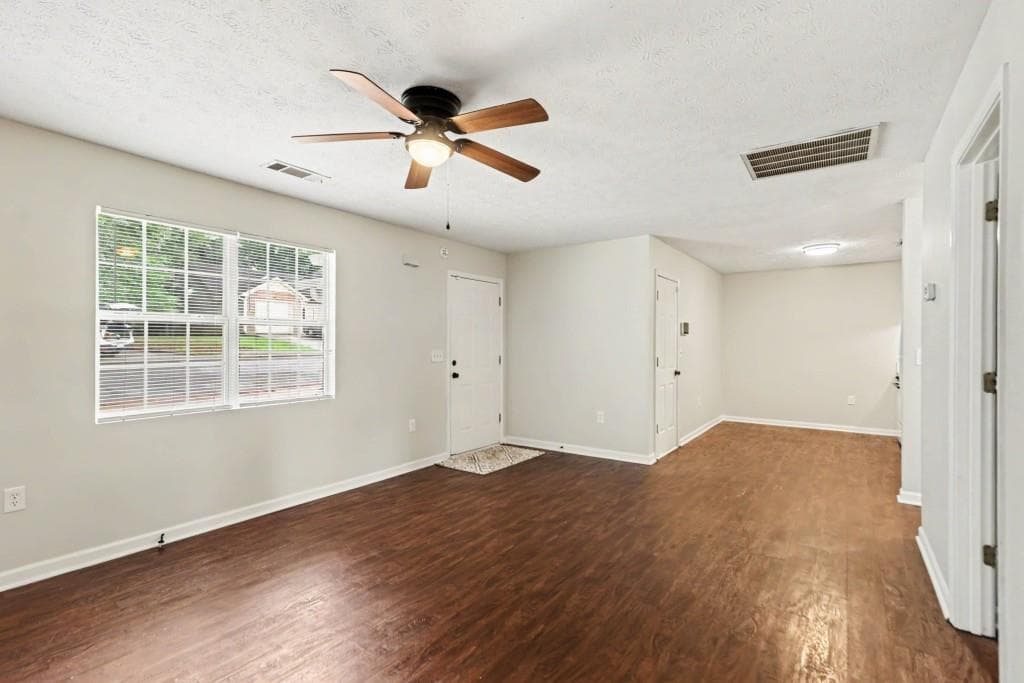 2 bedroom, 1 bathroom, 828 sq ft townhouse under contract at 209 E WILSON Street 91, Villa Rica, GA 30180 — photo 5