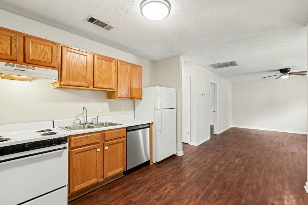 2 bedroom, 1 bathroom, 828 sq ft townhouse under contract at 209 E WILSON Street 91, Villa Rica, GA 30180 — photo 8