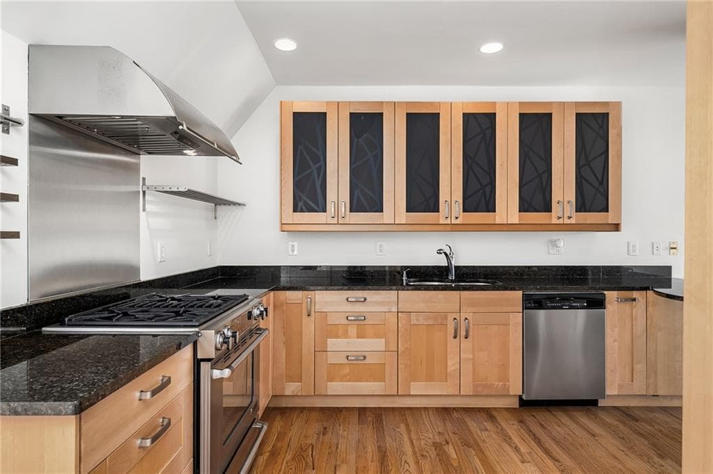 2 bedroom, 2 bathroom, 1,141 sq ft condominium for rent at 81 Peachtree Place PH12, Atlanta, GA 30309 for $3,200 a month — photo 5