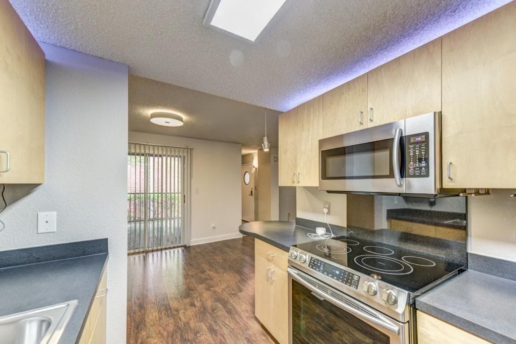 2 bedroom, 1 bathroom, 790 sq ft condominium for sale at 381 Ralph McGill Boulevard E, Atlanta, GA 30312 — photo 2