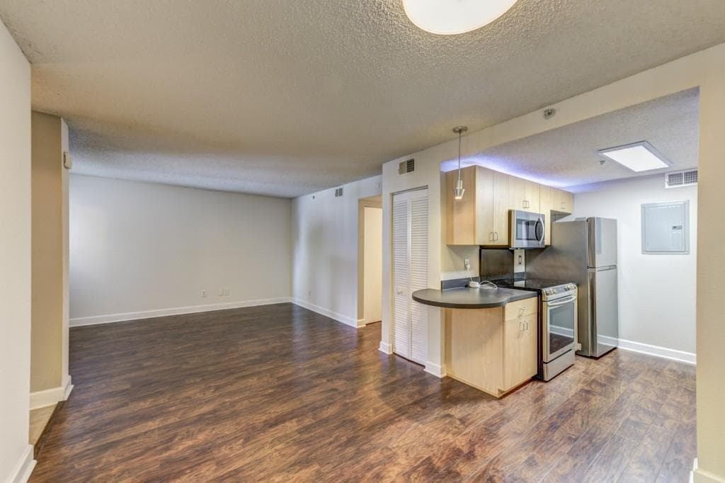 2 bedroom, 1 bathroom, 790 sq ft condominium for sale at 381 Ralph McGill Boulevard E, Atlanta, GA 30312 — photo 3
