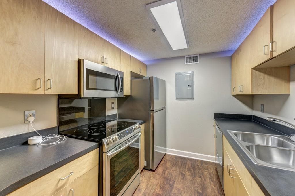 2 bedroom, 1 bathroom, 790 sq ft condominium for sale at 381 Ralph McGill Boulevard E, Atlanta, GA 30312 — photo 4