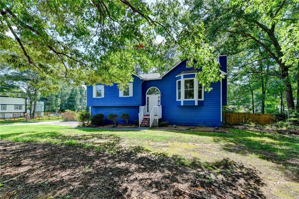 3 bedroom, 2 bathroom, 1,228 sq ft single family residence for sale at 18 Silverthorne Court, Douglasville, GA 30134 — photo 2
