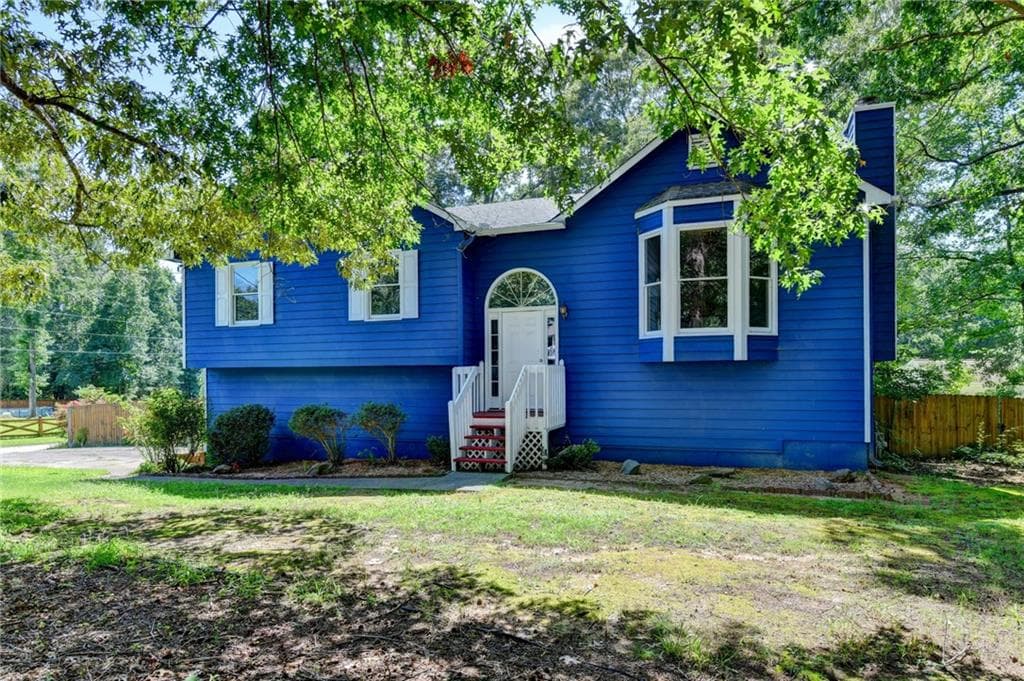 3 bedroom, 2 bathroom, 1,228 sq ft single family residence for sale at 18 Silverthorne Court, Douglasville, GA 30134 — photo 3