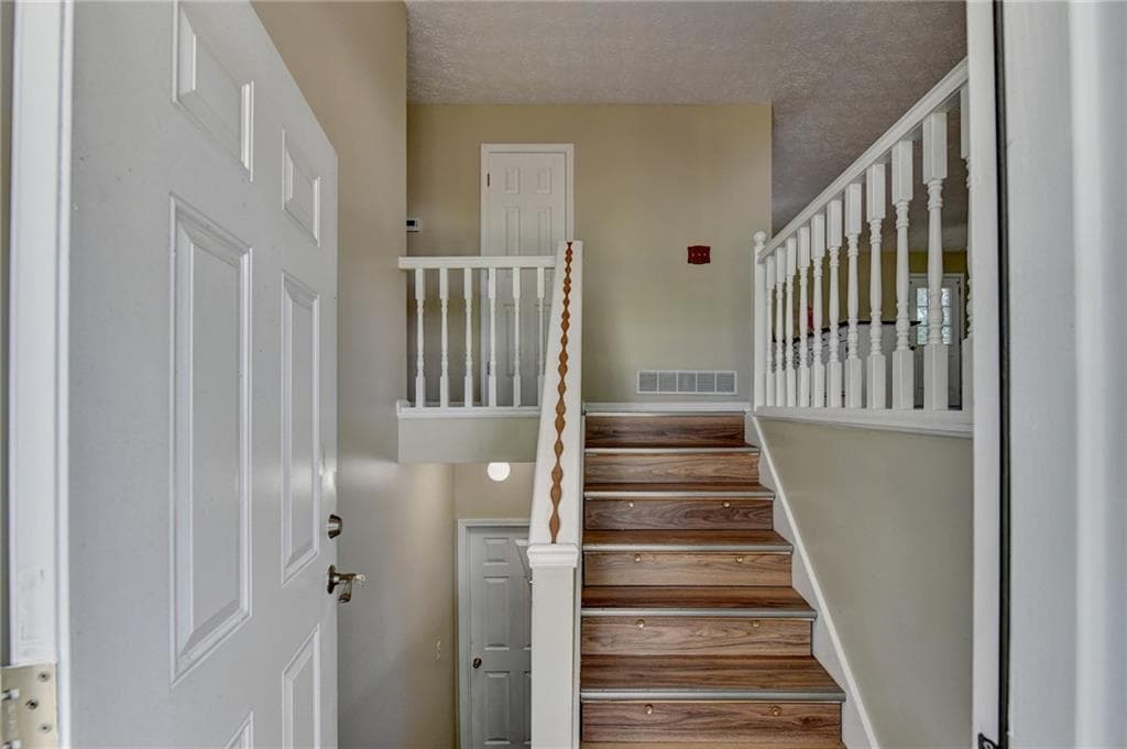 3 bedroom, 2 bathroom, 1,228 sq ft single family residence for sale at 18 Silverthorne Court, Douglasville, GA 30134 — photo 5