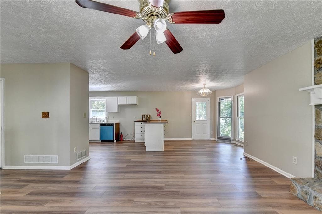 3 bedroom, 2 bathroom, 1,228 sq ft single family residence for sale at 18 Silverthorne Court, Douglasville, GA 30134 — photo 10