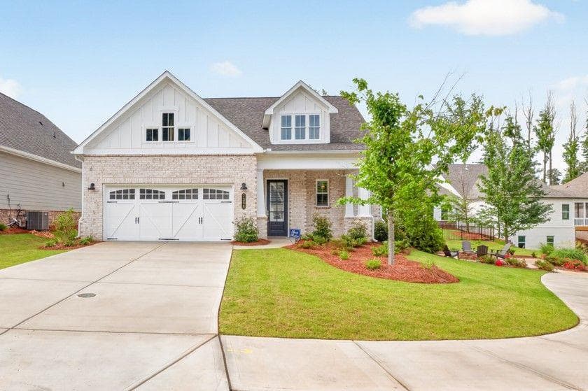 3 bedroom, 4 bathroom, 2,446 sq ft single family residence for sale at 7395 Winderlea Lane, Cumming, GA 30040 — photo 2