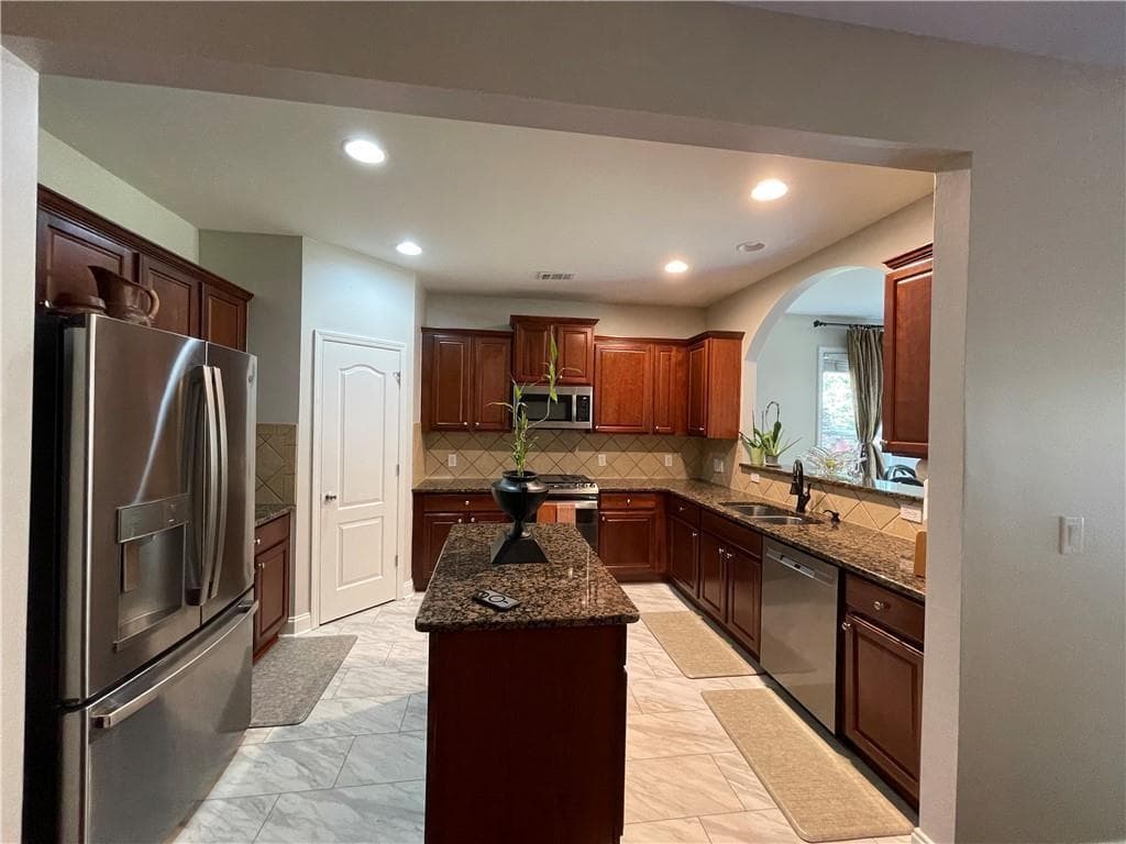 5 bedroom, 3 bathroom, 3,536 sq ft single family residence for rent at 5775 White Creek Run, Cumming, GA 30040 for $3,000 a month — photo 6