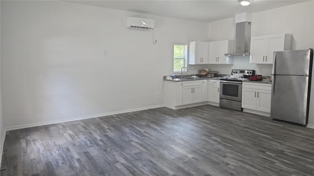 3 bedroom, 1 bathroom, 1,274 sq ft single family residence for sale at 1 Sargent Tigner Street, Newnan, GA 30263 — photo 2