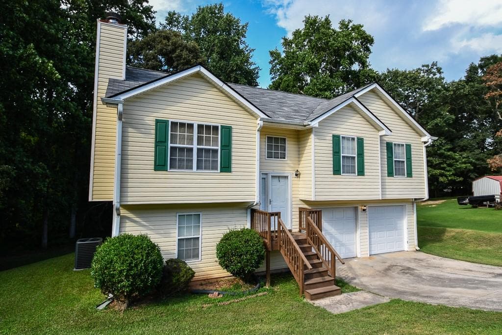 4 bedroom, 3 bathroom, 1,211 sq ft single family residence for sale at 3864 Amber Glen Lane, Gainesville, GA 30507