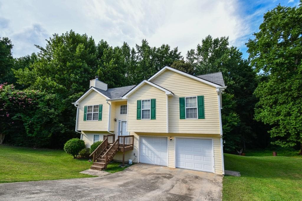4 bedroom, 3 bathroom, 1,211 sq ft single family residence for sale at 3864 Amber Glen Lane, Gainesville, GA 30507 — photo 3