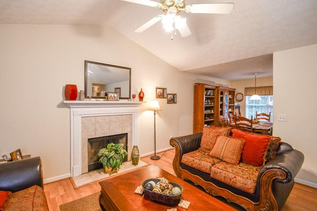 4 bedroom, 3 bathroom, 1,211 sq ft single family residence for sale at 3864 Amber Glen Lane, Gainesville, GA 30507 — photo 5