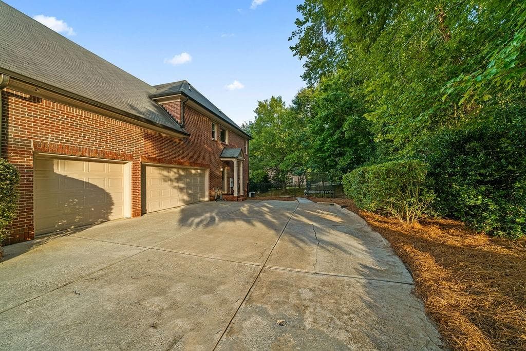 6 bedroom, 5 bathroom, 5,648 sq ft single family residence under contract at 19 Ridge View Court, Acworth, GA 30101 — photo 3