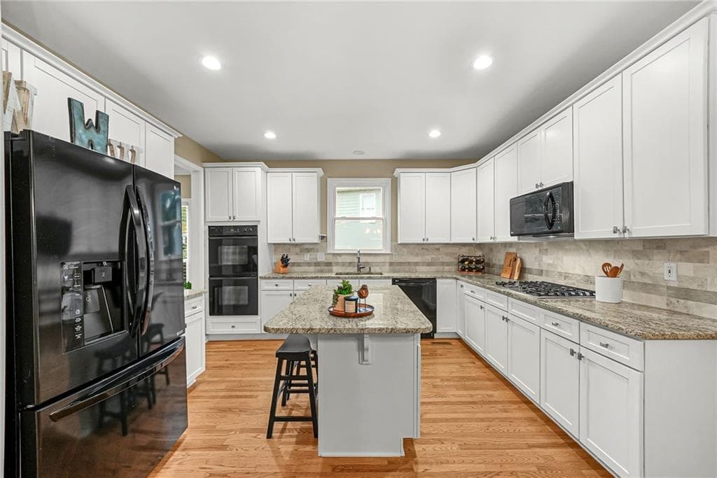 4 bedroom, 3 bathroom, 4,469 sq ft single family residence under contract at 2437 Retreat Close, Marietta, GA 30066 — photo 7
