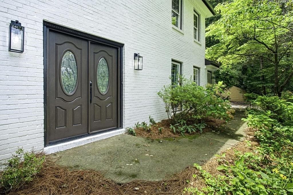 4 bedroom, 3 bathroom, 2,336 sq ft single family residence for sale at 526 Jasmine Court, Norcross, GA 30093 — photo 3