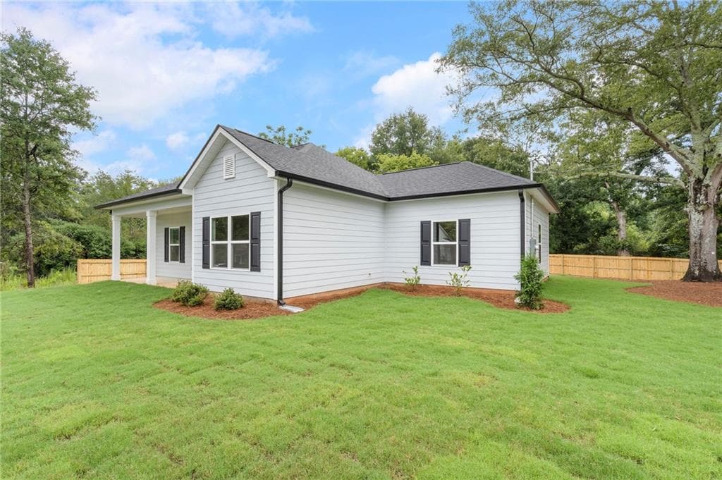 3 bedroom, 2 bathroom, 1,460 sq ft single family residence for rent at 2163 W. Highway 16 Street, Newnan, GA 30263 for $2,100 a month — photo 3