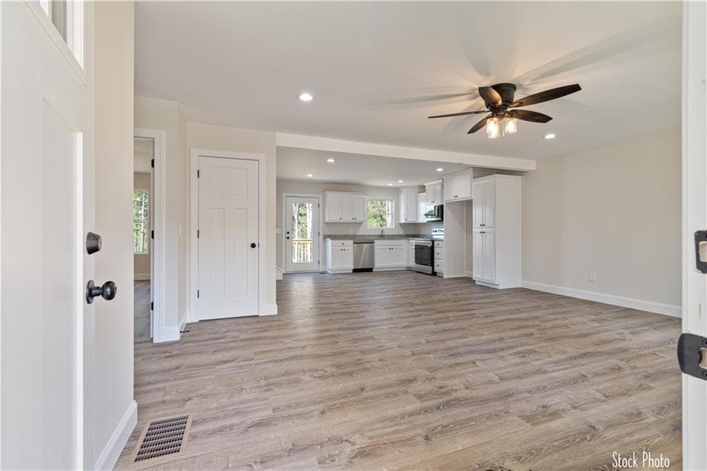 3 bedroom, 3 bathroom, 1,800 sq ft single family residence for sale at 350 Grand Oak Lane, Dahlonega, GA 30533 — photo 3