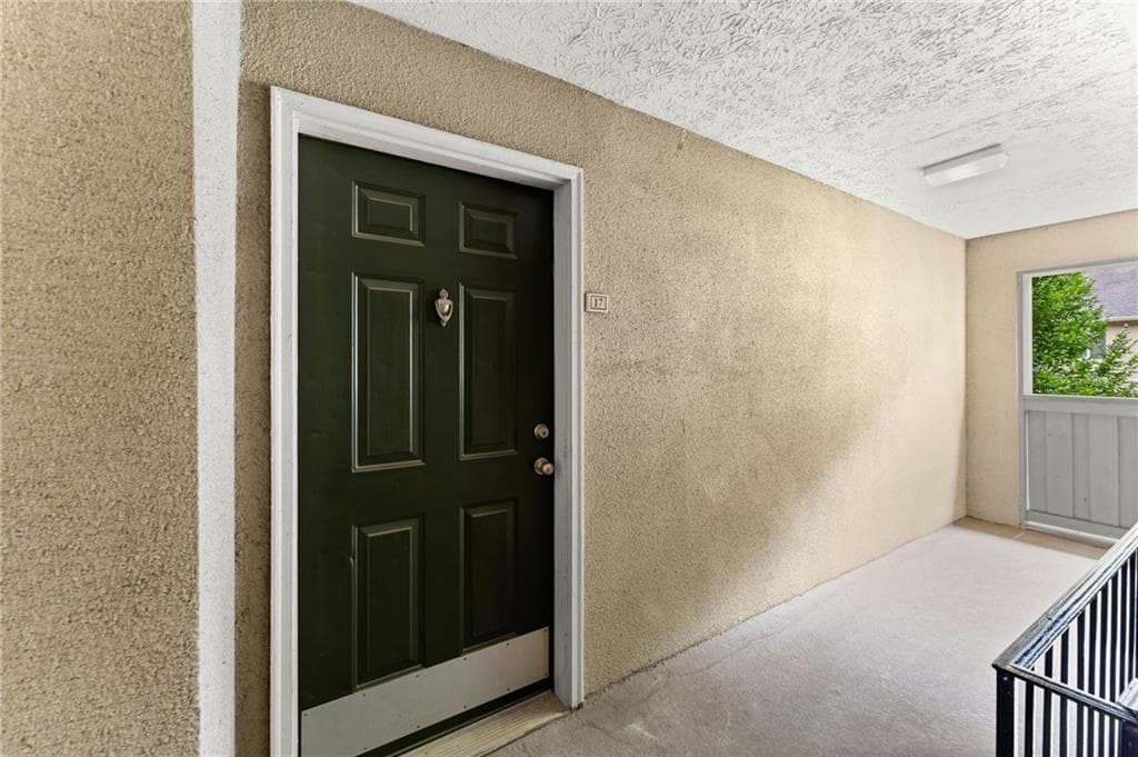 2 bedroom, 2 bathroom, 1,040 sq ft condominium for sale at 6900 Roswell Road Q17, Atlanta, GA 30328 — photo 5