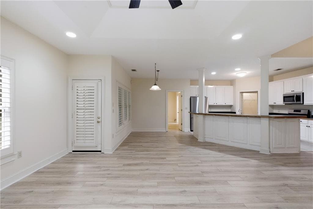 2 bedroom, 2 bathroom, 1,718 sq ft single family residence for sale at 100 Clay Court, Tyrone, GA 30290 — photo 6
