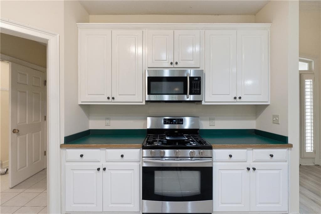 2 bedroom, 2 bathroom, 1,718 sq ft single family residence for sale at 100 Clay Court, Tyrone, GA 30290 — photo 7