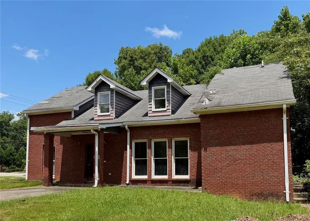 3 bedroom, 3 bathroom, 2,250 sq ft single family residence under contract at 5855 Oakdale Road, Mableton, GA 30126