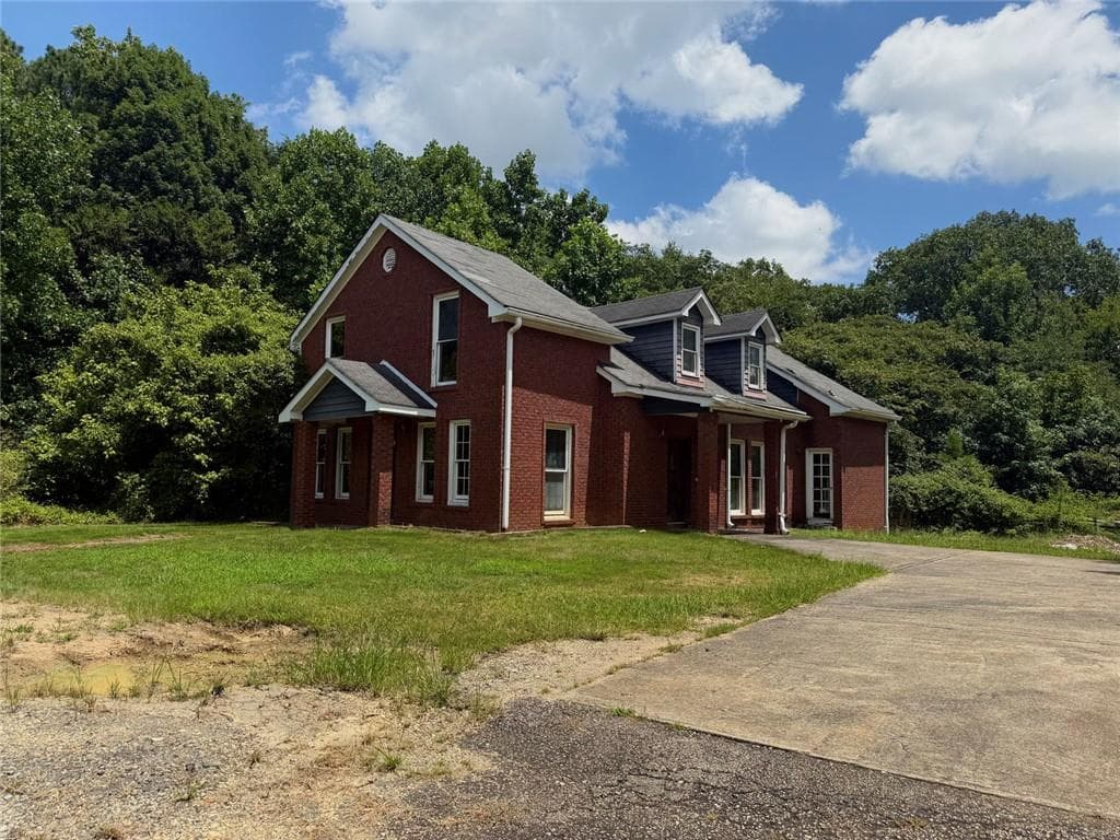 3 bedroom, 3 bathroom, 2,250 sq ft single family residence under contract at 5855 Oakdale Road, Mableton, GA 30126 — photo 2