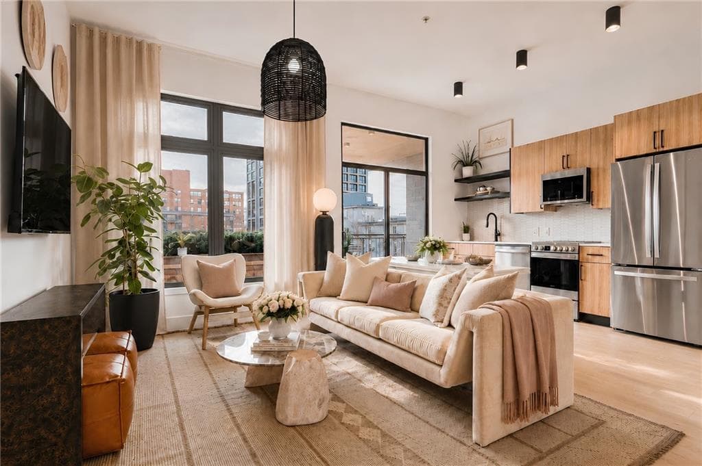 1 bedroom, 1 bathroom, 630 sq ft condominium for sale at 567 Ponce De Leon Avenue 605, Atlanta, GA 30308 — photo 2