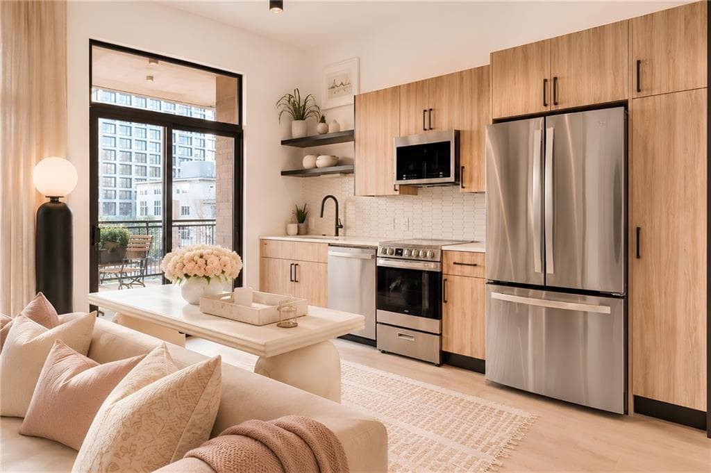 1 bedroom, 1 bathroom, 630 sq ft condominium for sale at 567 Ponce De Leon Avenue 605, Atlanta, GA 30308 — photo 4