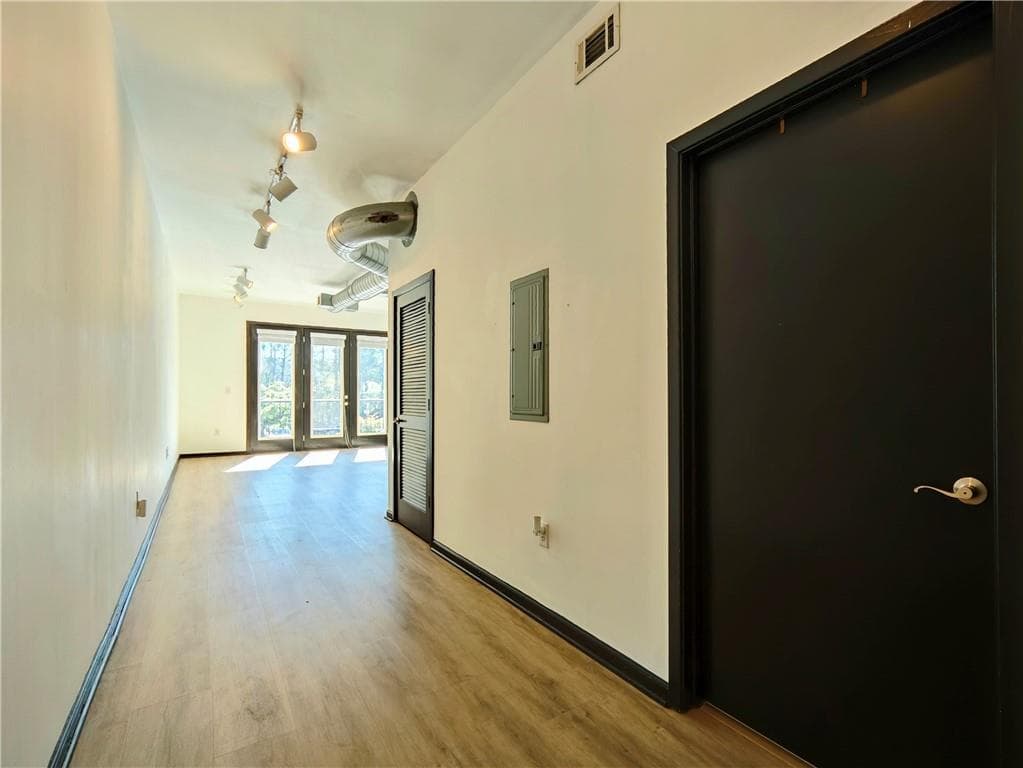 1 bedroom, 1 bathroom, 794 sq ft condominium for sale at 5300 Peachtree Road 2401, Chamblee, GA 30341 — photo 2