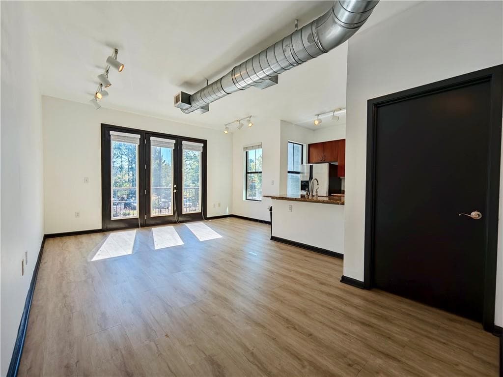 1 bedroom, 1 bathroom, 794 sq ft condominium for sale at 5300 Peachtree Road 2401, Chamblee, GA 30341 — photo 3