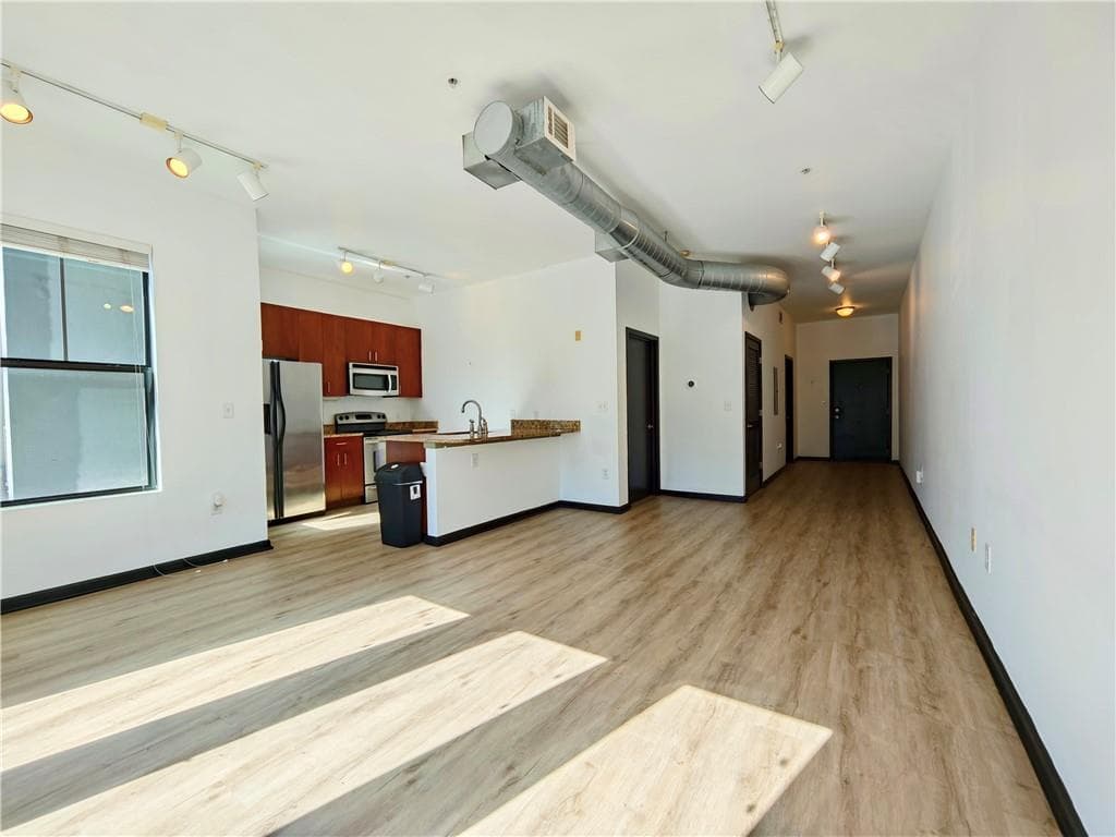 1 bedroom, 1 bathroom, 794 sq ft condominium for sale at 5300 Peachtree Road 2401, Chamblee, GA 30341 — photo 5
