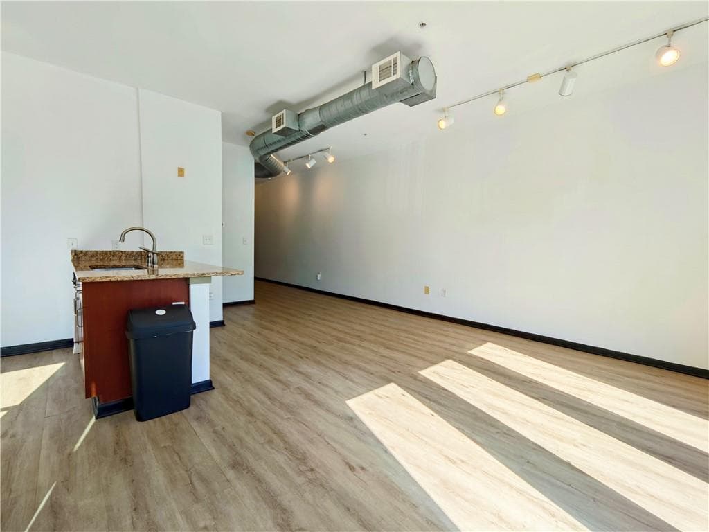 1 bedroom, 1 bathroom, 794 sq ft condominium for sale at 5300 Peachtree Road 2401, Chamblee, GA 30341 — photo 6