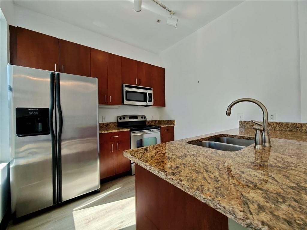 1 bedroom, 1 bathroom, 794 sq ft condominium for sale at 5300 Peachtree Road 2401, Chamblee, GA 30341 — photo 7