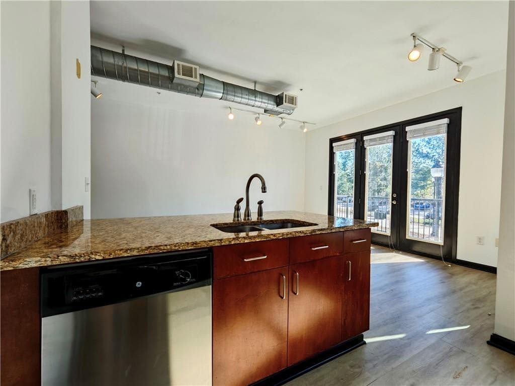 1 bedroom, 1 bathroom, 794 sq ft condominium for sale at 5300 Peachtree Road 2401, Chamblee, GA 30341 — photo 9